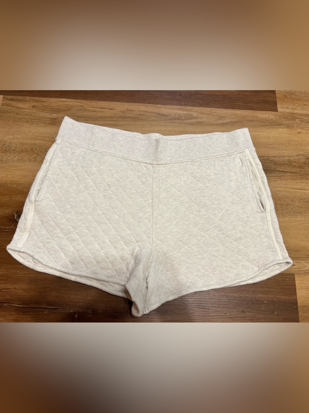 Vineyard Vines Cream Quilted Athletic Lounge Shorts